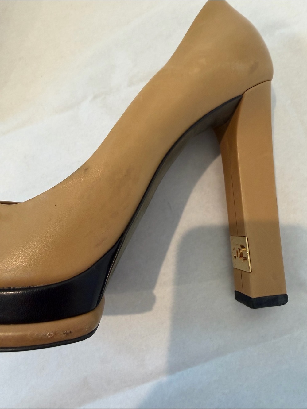 Chanel Beige Black Cap Toe Leather Platform Pumps CC Heel Size 38.5 - Picture 7 of 8